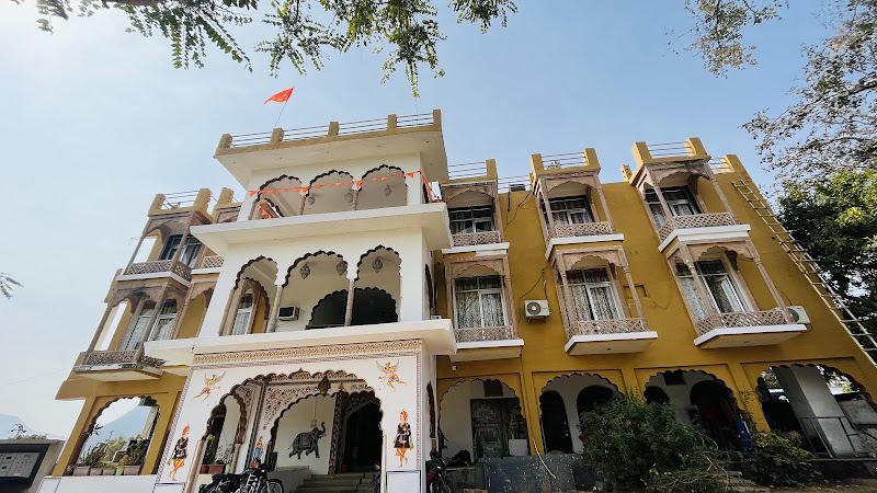Hotel Radhika palace and restaurant — Bed & breakfast
